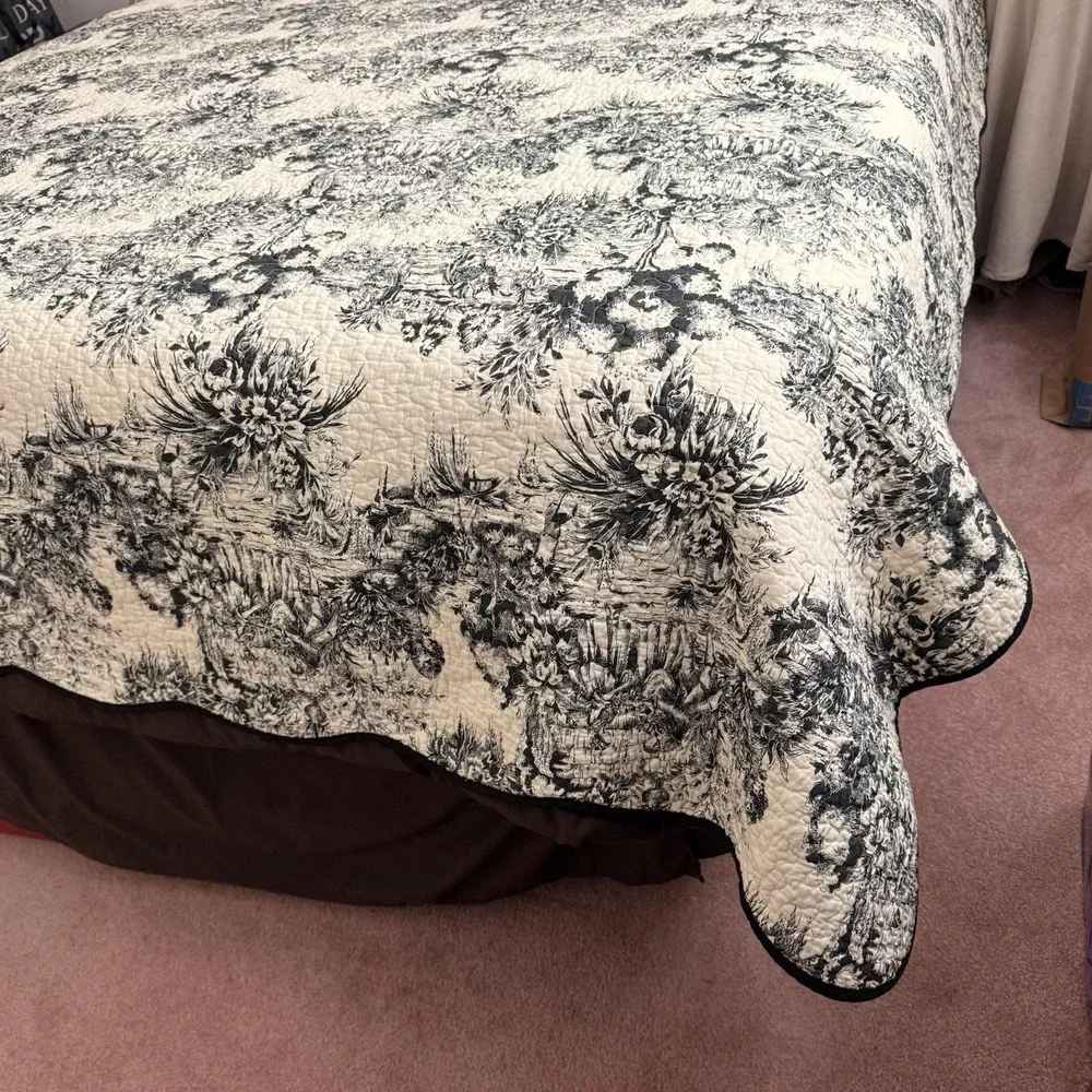 Vintage French Country Toile Quilt Black White Reversible Scalloped Full Queen